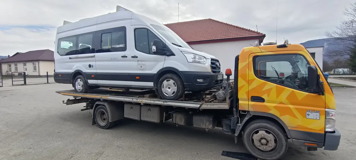 Platformă auto către service